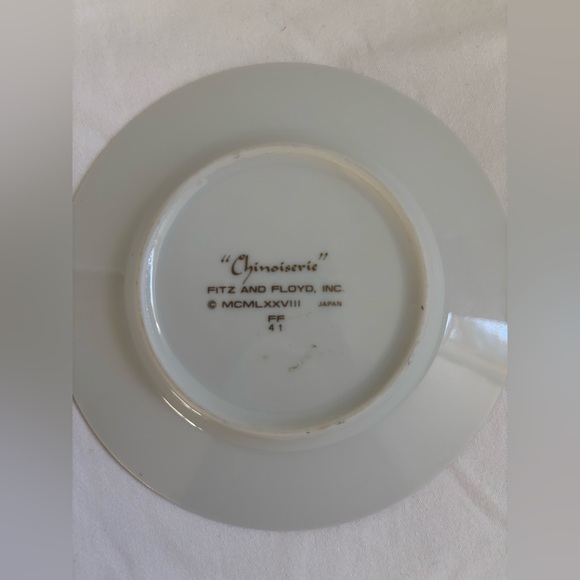 Upcycled catch-all keepsake dish with black and gold detail - Picture 5 of 6